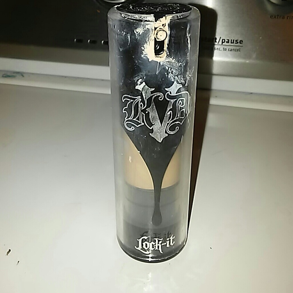 Kat von d lock it foundation